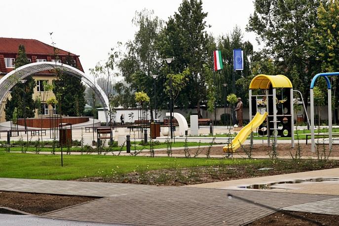 STRATÉGIA 45 Közösségi terek kialakítása és szolgáltató funkciók fejlesztése 5.2.