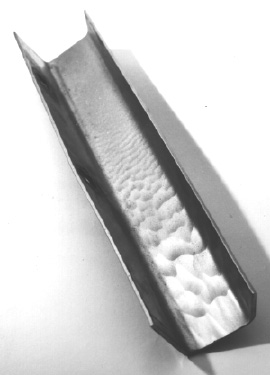 Maintenance / Karbantartás / Údržba C Excessive blade wear affects the spreading quality. When ripples appear at the ends of the blades, they need to be replaced.