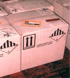 43 - Küldeménydarabok esetén mérete 100 x 100 mm kell legyen, kivéve, ha a csomagolás méretei csak kisebb méretű jelölés elhelyezését teszi lehetővé.