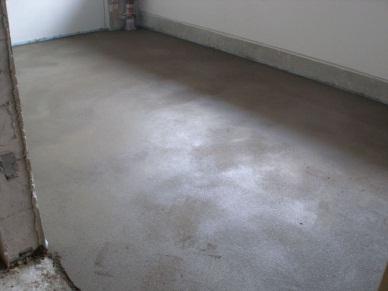PLAST-ER ADALÉKSZER BETONOZÁSHOZ Beton és esztrich képlékenyítő adalékszer. Térbetonok. Aljzatbetonok. Könnyített betonok. Kiegyenlítő rétegek. Fagy- és sózás álló betonok.