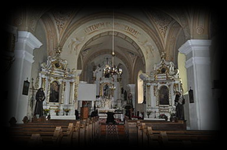 Turisztikai látnivalók Szent Antal-kápolna (Szármány-kápolna). A Szármány-hegy (967 m) déli nyúlványán, 870 m magasságban látható. A 15.