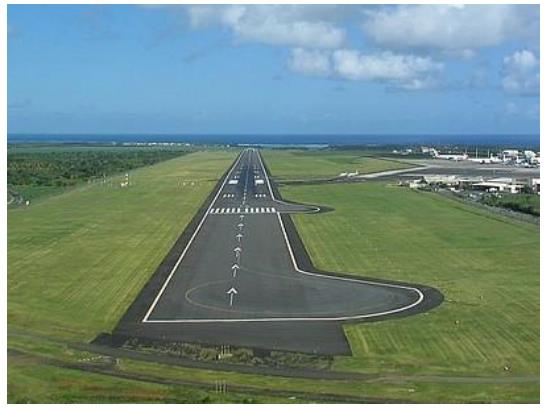 RWY turn pad Back-track céljára Szélétől a főfutó bizt.