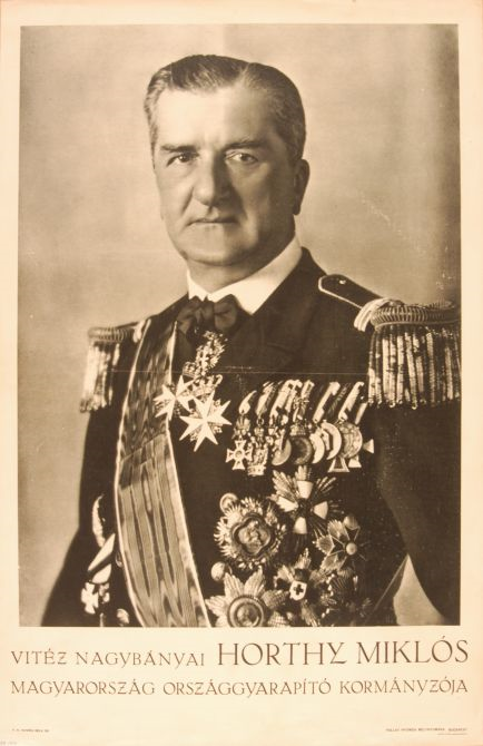 kormányzója felirat olvasható. [Forrás: Fortepan, http://www.fortepan.