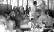 KÖZÖSSÉG H ÍRSÁV Leplezetlen kampány a kutatásokért. Tizenöt nő vállalkozott arra NagyBritanniában, hogy meztelenre levetkőzik egy 201 2-es jótékonysági naptár elkészítéséhez.