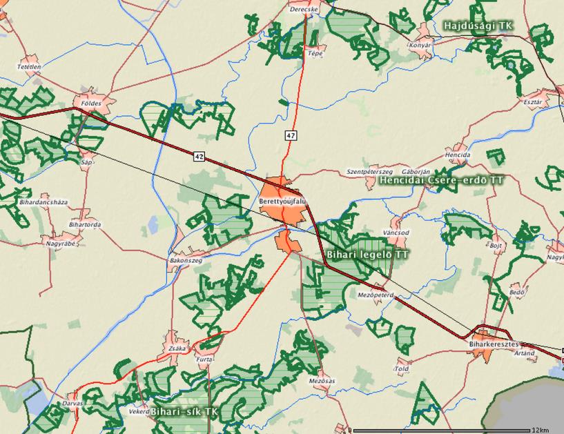 A természetvédelmi oltalom alatt álló terület további fontos élőhely típusai a löszpuszta gyepek, a száraz és időszakosan túlnedvesedő kopár sziki élőhelyek, a sziki mocsárrétek és az ezeket tagoló