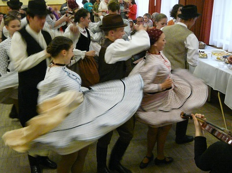 Veszprém Megyei Népművészeti Egyesület Pajtafesztivál Kiscsőszön... Falunapok Pécselyen... I. Országos Hímzőnapok... Hungarikum Fesztivál.
