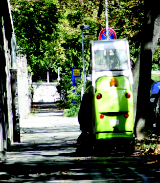 2006 OKTÓBER 2008 OKTÓBER Folytatjuk a járdatisztító programot, újabb gépek üzembe állítása mellett a kutyatartókkal együttműködve dolgo- zunk a kutyapiszok utcákról történő el- tüntetésén Ennek