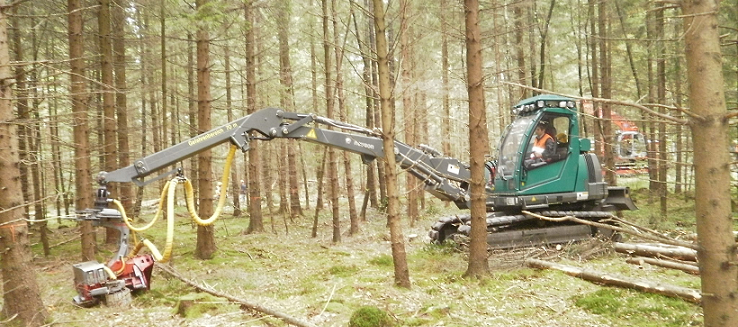 710 mm Gép tömege 23000 kg 21000 kg Meghajtóerő >3500 knm 1900 knm Érintkezési felület 4,61 m 2