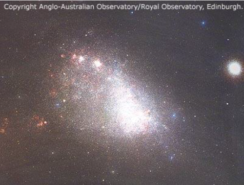 Alaktani osztályozás, Hubble séma. 3.21. ábra: Nagy Magellán Felhő (LMC) irreguláris galaxis 3.22. ábra: Kis Magellán Felhő (SMC) irreguláris galaxis 3.1.2. A Hubble-féle morfológiai osztályozás hiányosságai (1) Egy erősen korlátos mintán alapul (kiválasztási effektusokkal terhelt).