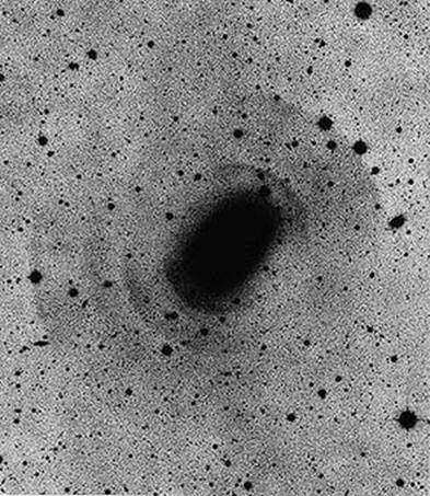 Elliptikus galaxisok 4.4. ábra: Héjak az NGC 3923 elliptikus galaxisban (Anglo-Australian Telescope http://www.aao.gov.au/images/general/ngc3923.html) 4.1.1.3. Izofóta elfordulás Az elliptikus galaxis egyszerűsített szerkezete (lásd 4.