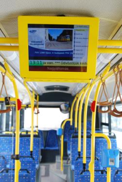 TFT MONITOR AUTÓBUSZON TFT-monitorok Monitorral felszerelt járművek száma: 140 db Monitorok száma: 30 db (csuklós busz: 3 db/jármű, szóló busz: db/jármű) Havonta elérhető utasok száma: 10,5 millió fő