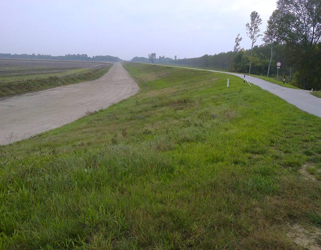 11.06. ÁRVÍZVÉDELMI SZAKASZ VÉDELMI I. Mentett oldali leterhelő paplan építése és a belterületen elhelyezkedő mentett oldali rézsű rendezése a Tisza bal part 3+573 8+563 tkm szelvények között.