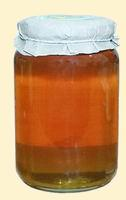 megmérgezi ıket. (NYÁRÁDI, 1958) A legmagasabb cukortartalmú a krími hárs (T. euchlora) nektárja, cukorértéke 1,9. Az ezüst, kislevelő és nagylevelő hársaké rendre,7,,4 és 1,1.