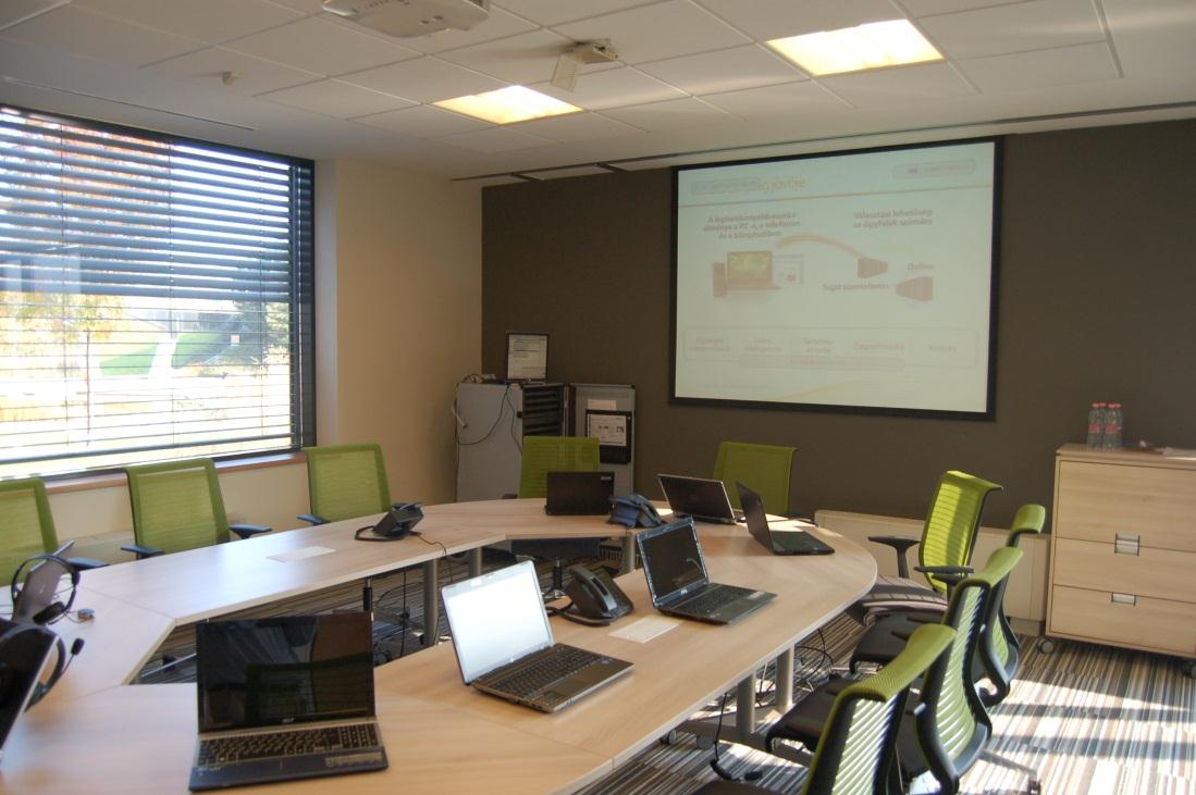 A környezet A Microsoft élménylabor egy 12 fős exkluzív, boardroom stílusú tárgyalóhelység a Microsoft Magyarország épületében, ahol a résztvevők egy rövid bevezető előadás után számítógépek, IP