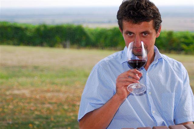 A friss bort gyors derítés és hidegkezelés után palackozták. ÉVJÁRAT - 2009 Átlagos tél, korai virágzás, változatos nyár. Korai szüret, egyenletes meleg, száraz ősz.
