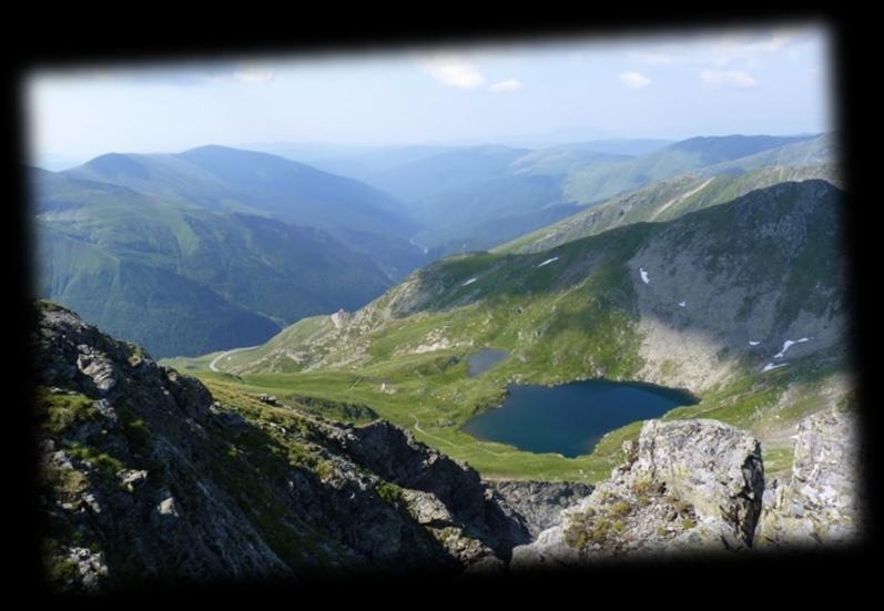 Erdély legmagasabb pontja: A Moldoveanu csúcs Erdély legmagasabb pontja a Déli-Kárpátok legnagyobb kristályos hegységében, a Fogarasihavasokban található és egyben Románia legmagasabb pontja is,