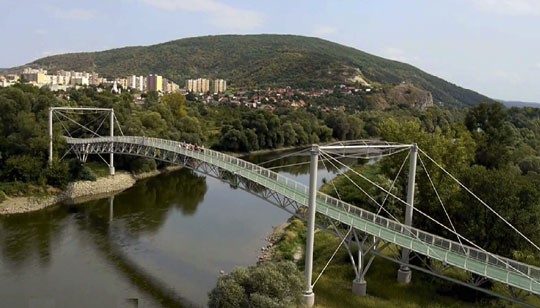 A kohéziós politikai mentén, a tagállamokon keresztül Példa: Szabadság-híd 1 km