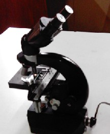 e n = e d Képeltolódás szemléltetése síkpárhuzamos optikai közegben A kísérleti méréshez csavarmikrométerrel ellátott optikai mikroszkópot és síkpárhuzamos üveglemezt használunk.