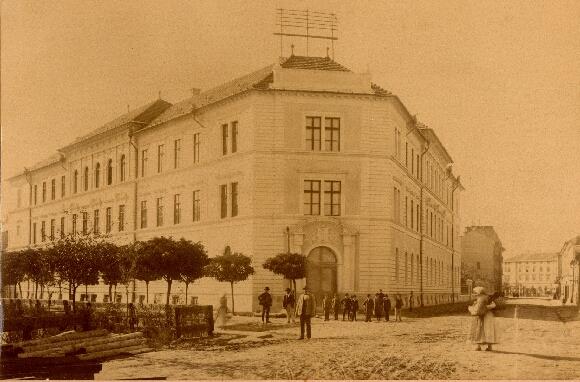 SZEGEDI SZAKKÉPZÉSI CENTRUM VEDRES ISTVÁN SZOLGÁLTATÁSI SZAKKÉPZŐ ISKOLÁJA OM 203052 6720 Szeged, Horváth Mihály u. 2-6. Tel/fax:62/547-160 Web: www.vedres.sulinet.