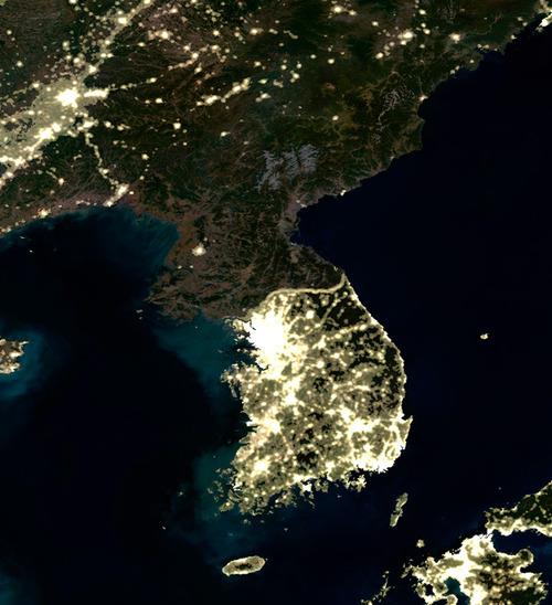 Az éjszakai égbolt kifényesedése (forrás: NASA) 2015.03.06.