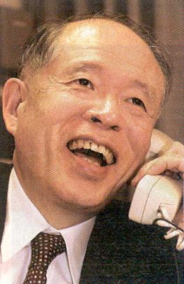 2001-es Nobel-díjas Ryoyi