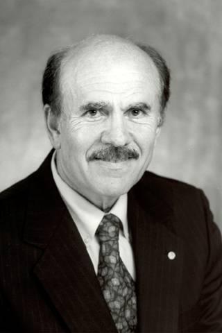 Intelligens táplálkozási program megalkotói Louis Ignarro, PhD Nobel-díjas tudós Neves gyógyszertan professzor a