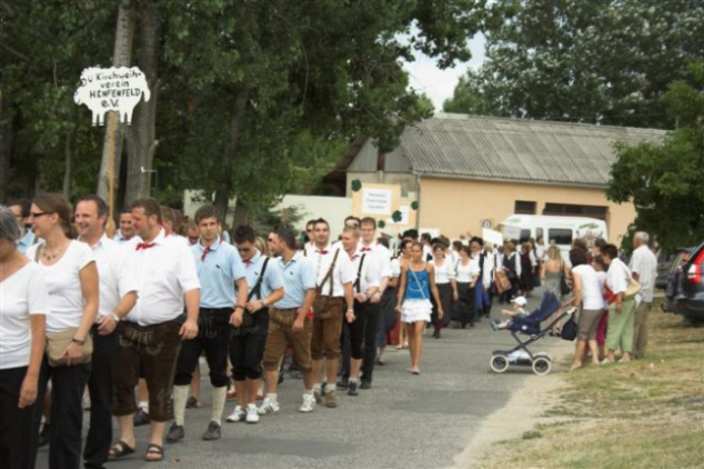 alpolgármester asszonya. Pénteken fogadtuk díszpolgárunkat, Erwin Hauensteint, a henfenfeldi Posaunenchor és a Kirchweihverein tagjait.