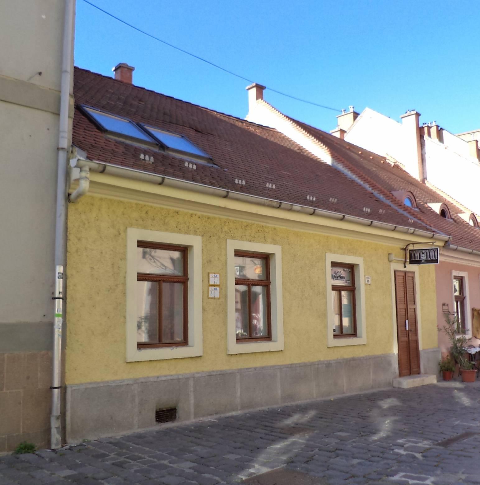 Dobó utca 15.