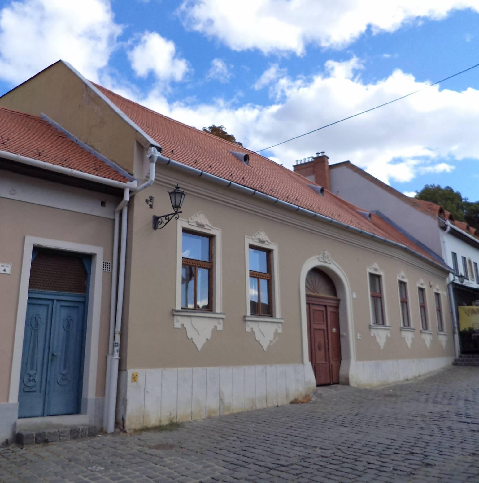 Dobó utca 2.