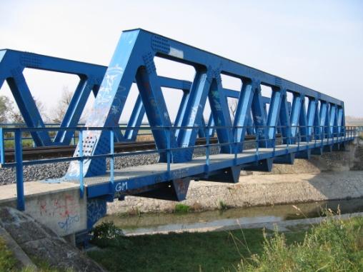 Gaja-patak híd (1999) Támaszköz: Szerkezeti magasság: Tömeg: