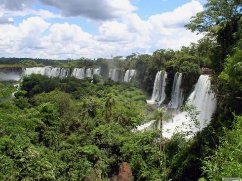Vízesések A legismertebb amerikai vízesések a Niagara (Erie- Ontario), az Angel (Orinoco) és a Iguazú (Iguazú folyón