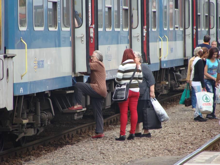 9. ábra: A Kaposvár - Gyékényes irányú vonatok által használható vágányok a 19 sz. váltó kiszögelése alatt A IV. vágány mellett kiépített, SK+30 peron, az V.