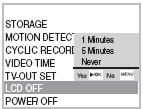 A memória-felülírás funkció státusza most megjelenik a kijelzőn. Legalább10 perc felvételi memóriakapacitásnak kell még lennie az SD-kártyán.