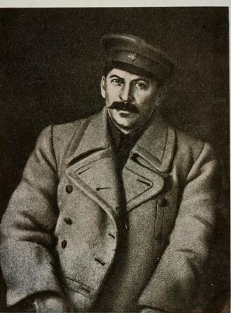 Trockij (Háború) Kamenyev: Politbüro Sztálin (Főtitkár) Azonnali radikális iparosítás Zinovjev: Nemzetközi kommunista mozgalom