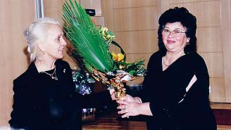 2005/1. szám Kiépülõ intranet a lakosságnak E-pont az ügyfélszolgálatokon Manapság egyre nagyobb figyelem irányul az internetre, az interneten beszerezhető információkra.