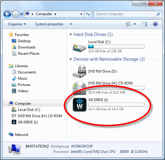 A Wi-Drive csatlakoztatása a számítógéphez Ahhoz, hogy a Wi-Drive-ra adatokat töltsön fel csatlakoztassa azt egy számítógéphez az eszközhöz csatolt USB kábel segítségével. Lásd 3.1. ábra lent.