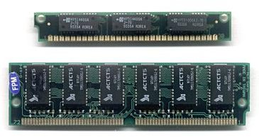 Memóriák központi memória 32 bites adatút 30 és 72 érintkezős SIMM-ek (Single Inline Memory Module)