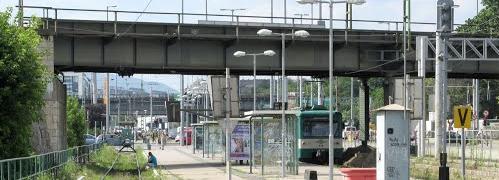 végállomása 200 méterre - 1-es villamos és 103-as busz megállója 500 méteren belül - H7-es (csepeli) HÉV megállója 900 méterre - Szükséges beruházások - Várható vasúti