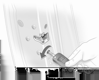 Kulcsok, ajtók és ablakok 25 Zárás Automatikus zárás Beállítható az a biztonsági funkció, hogy a gépkocsi elindulásakor minden ajtó, a csomagtérajtó és az üzemanyag-betöltő nyílás fedele