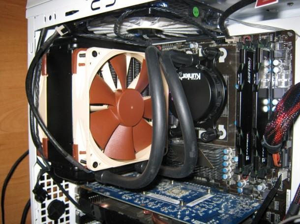 Antec Kühler H2O 920 + Noctua NF-F12: hibrid hűtő teszt A tesztünk alapja tehát az Antec folyadékhűtéses rendszere, a Kühler H2O 920 volt.