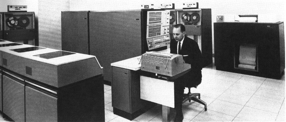 IBM-360-1964 Az IBM-360 típusú számítógépe 1964-ből.