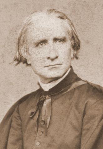 Liszt Ferenc a Vigadóban! 1856 után ismét Magyarországon köszönthetjük a haza nagy fiát s a század legfényesebb művészeti csillagát!