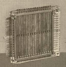MÉRFÖLDKÖVEK A MAGYAR INFORMATIKA TÖRTÉNETÉBEN NEMES TIHAMÉR (1895 1960) Postamérnök és feltaláló. Az emberi cselekvés és gondolkodás gépesítése érdekelte.