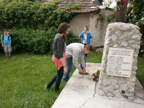 4. nap Tordatúr, Nagyenyed, Gyulafehérvár, Déva Az utolsó előtti napunk Tordatúron kezdődött. Meglátogattuk először az unitárius, majd a katolikus templomot.