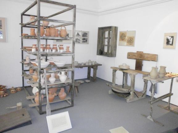 Fakultatív előkészítő tevékenység Múzeumlátogatás a Damjanich Múzeumban Szolnokon Jász-Nagykun-Szolnok megye népművészetét a vidékünkre jellemző mesterségek oldaláról mutatja be a kiállítást.