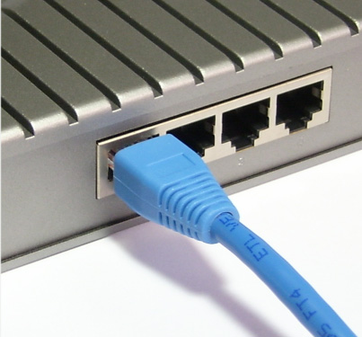 Ha továbbra is villog, akkor az ADSL vonal nincs megfelelően csatlakoztatva, vagy pedig az ADSL szolgáltatás (még) nincs aktiválva.