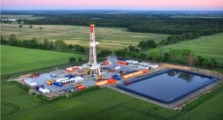 23 fizette ki azt a 7 milliárd dollárt, amelyet a "take-or-pay" elvre hivatkozva követel tőle Moszkva. A német RWE szeptembertől elkezdi a földgáz pumpálását Ukrajna tározóiba - a vg.