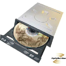CD és DVD összehasonlítása Paraméterek CD DVD Javulás Lyukméret 0,83 µm 0,4 µm 208% Menetemelkedés 1,6 µm 0,74 µm 216% Információs rétegek 1 1 4 Moduláció 17 bit 16 bit 106% Jobb kihasználás 29,8%