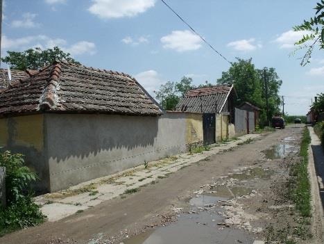 2010-től infrastrukturális fejlesztés keretében felújításra került a Makói utca járdaburkolata és a Hun utca egy részén kiépítésre került a szennyvízhálózat.