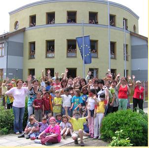 Elfogadása: A pedagógiai programot a nevelőtestület fogadja el, az intézményvezető hagyja jóvá.